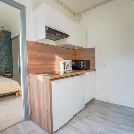 The Sweetness Of Champagne, Hyper-centre Apartment